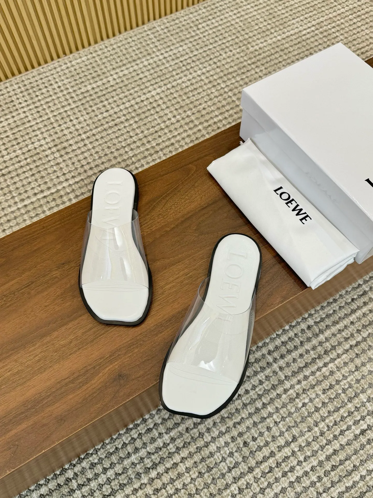 👟👟Ex-factory price 340👟👟 LOEWE 25th season latest style, 4 colors optional, leather sole plus 40